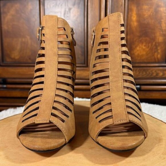 NWOT Charles Albert New York Tan Vegan Suede Laser Cut Side Zip Open Toe Shoe - Picture 2 of 14